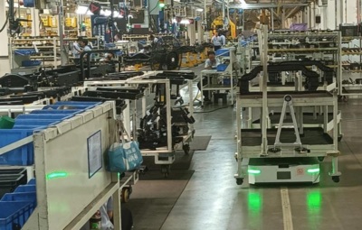 陜汽首款潛伏舉升式AGV正式投用，引領(lǐng)物料搬運裝備制造新篇章